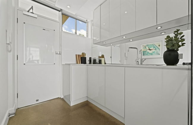 Modern Potts Point Studio - Photo 8