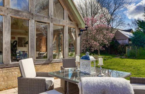 Honeysuckle Cottage - Hot Tub Packages Available - Photo 6