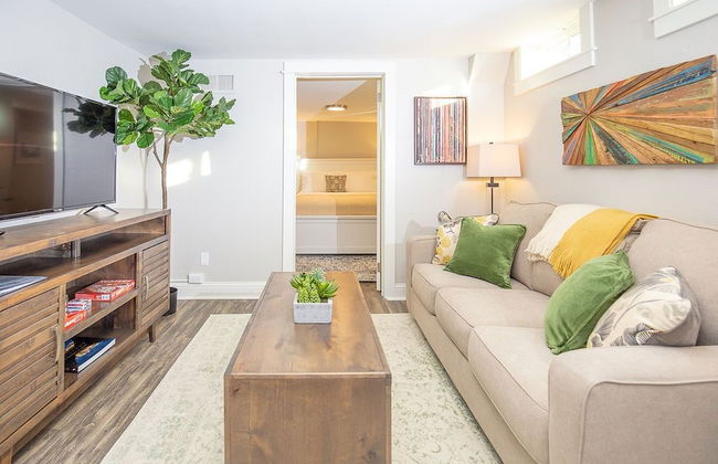 Cozy Retreat | Walk to Unc | Free Cruiser Bikes - Foto 12