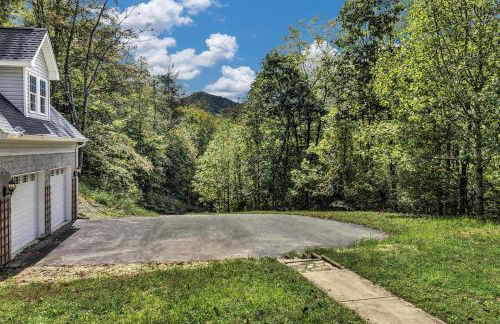Spacious Mountain Retreat with Bonus Game Room Near Asheville, Barnardsville, NC - Foto 25