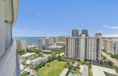 Luxury Corner 1 BR W Residence with Fantastic Intercoastal Views, Pool & Hot tub - Foto 38