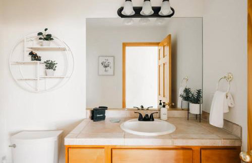 Peaceful Getaway with Hot Tub - Views - Evergreen - Foto 24