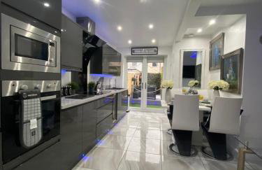 NEW…THE HOTTUB HOUSE BLACKPOOL PLEASURE BEACH - Photo 19