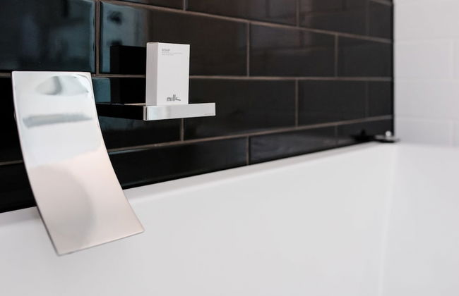 Bespoke On Main - Photo 9