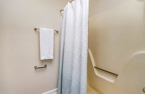 Beautiful recently updated 3bed and 2bath ranch - Foto 16