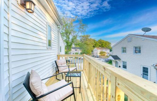 Patio Paradise Stylish 3BR Home with Gaming Room - Photo 16