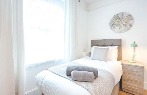 4-Bed Contractor Home - Garden - Near M4 & City - Foto 12