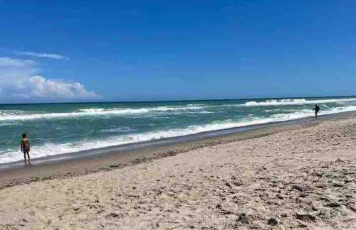 3 Bedroom Cozy Cottage with fenced in backyard and hot tub 4 miles to the beach - Foto 26