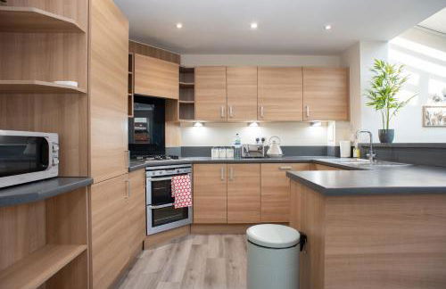 Cosy townhouse, new build, 5 bedrooms, Sleeps 8, Free Parking - Foto 33