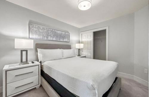 Family-Friendly 3-Bedroom Condo for 6 and 5 min to Disney - Photo 18