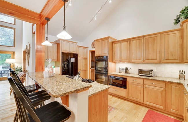 Elk Hollow by Avantstay Lakefront Chalet w Game Room Fire Pit - Photo 15