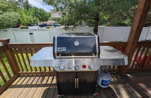 Luxurious Lake Retreat with Hot Tub and Walk to Beach - Foto 20