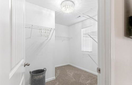 5BR Oasis with 3 Spa-Like Baths - Foto 36