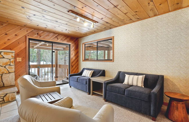 Tahoe Forest Chalet 3BR House w/ Mountain Views - Foto 22