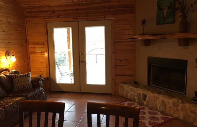 Frio Springs Lodges - Photo 24