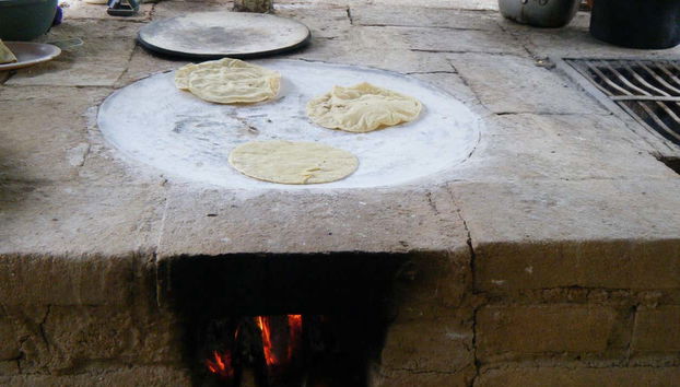 Imparando a fare tortilla di mais