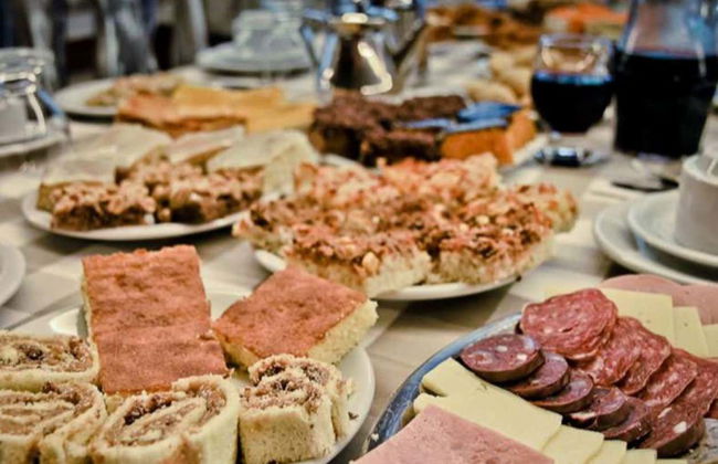 German Dinner & Traditional Folk Show - Photo 2