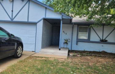 Loue house in edmond, oklahoma by UCO - Foto 1