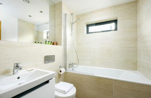 Lakeside property with spa access on a nature reserve Beaumont Village 25 BV25 - Photo 16