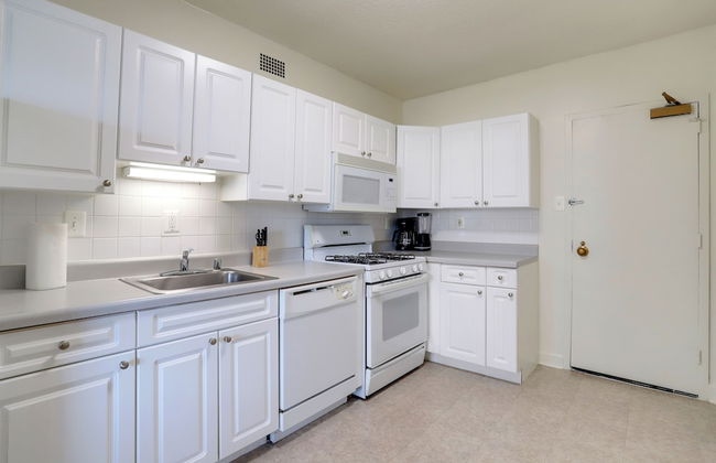 Elegant Apartments Near the Pentagon - Photo 58