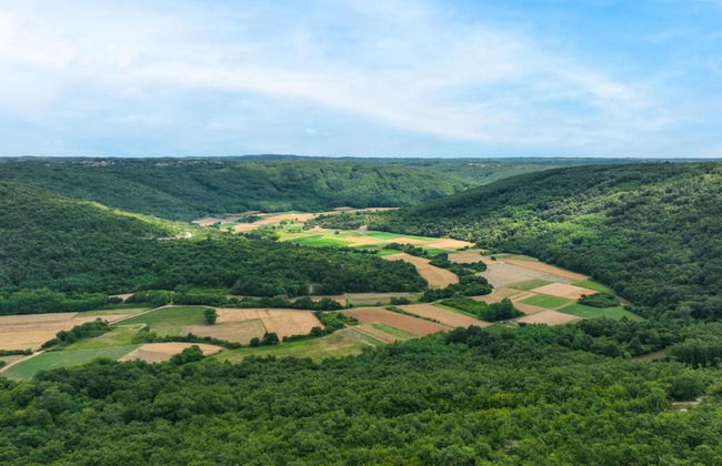 Modern and Spacious Home With Swimming Pool - Foto 34