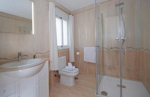 Villa Sol y Mar with heated pool and jacuzzi - Foto 16