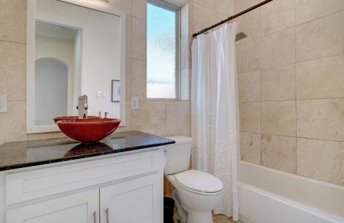 GORGEOUS 5-bd 4ba w Pool, Hot Tub, 2 kitchens, & Game Room Near Dallas Airports! - Foto 8