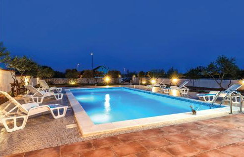 Four-Bedroom Holiday Home In Cista Velika - Photo 15