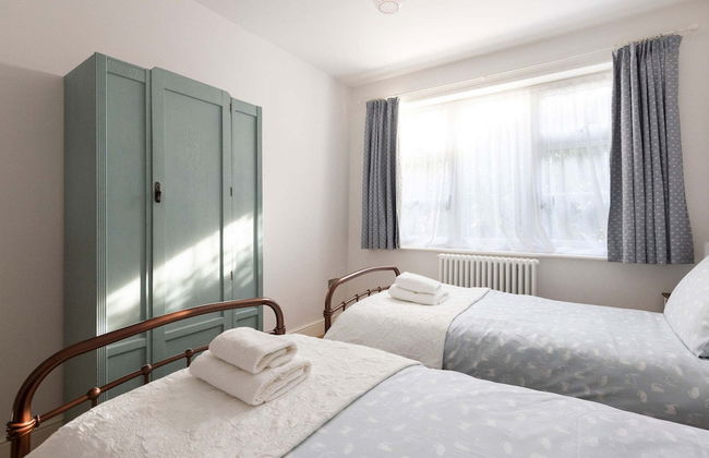 Charming Seaside Cottage - 5-min Walk to Beach - Photo 52