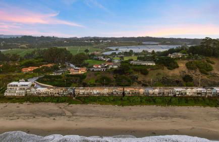 Oceanfront La Selva Beach Home w Fireplace Views Direct Beach Access Sand Castle by AvantStay - Foto 36