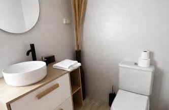 Amplio y Cómodo chalet a 15 minutos del centro con piscina y pistas de tenis - Foto 17