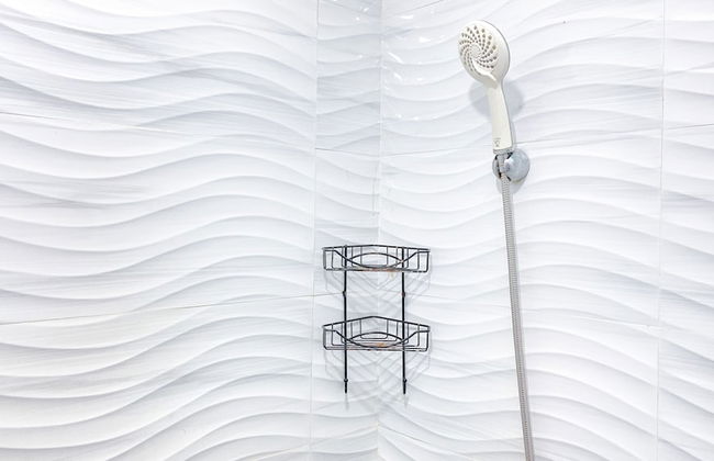 Simple And Comfy 1Br Permata Eksekutif Apartment - Photo 13