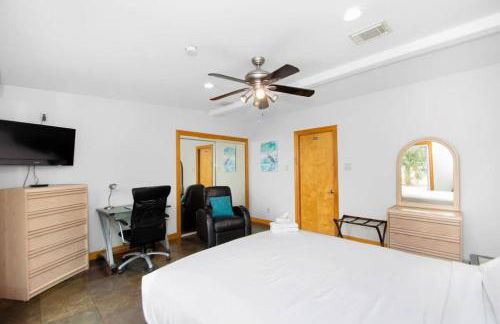 Bay Breeze Estate - Heated Pools, Private Pier & Walk to the Kemah Boardwalk - Foto 37