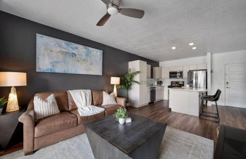 Deluxe 1BR 1BA Pool, Gym, Htub, Pkg - Foto 13