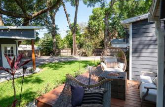 Charming 3BR Home Near DT with King Bed and Fire Pit - Foto 37