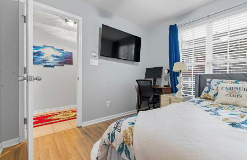 Entire home in prime Raleigh with community pool, dog park and golf course - Photo 17