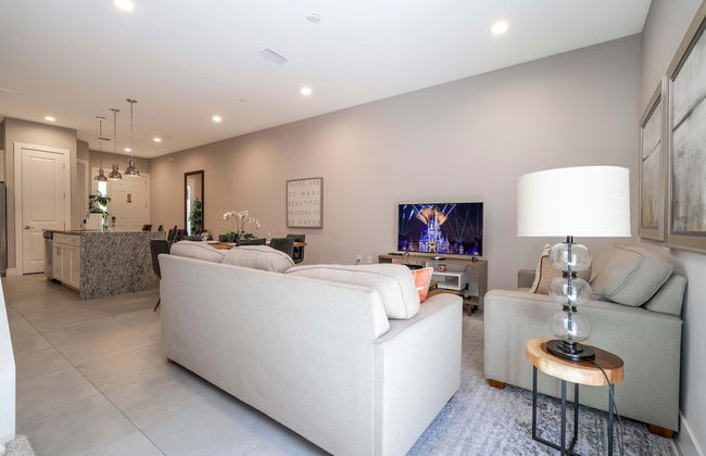 Modern Chic Home Mickey and Toy Story Rooms - Foto 17