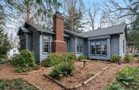 Cozy Home with BBQ Near Arts & Dining Hotspots - Foto 2