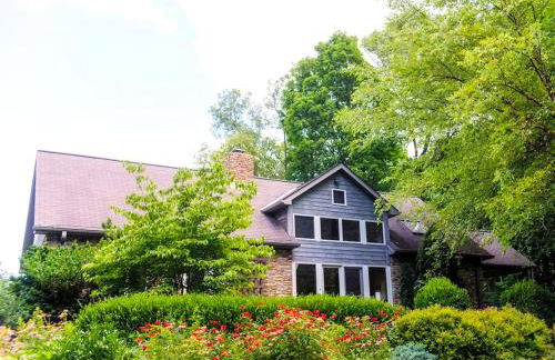 Romantic Mountain Vacation Rental with Breathtaking Views near Pittsburgh, Pennsylvania - Foto 1