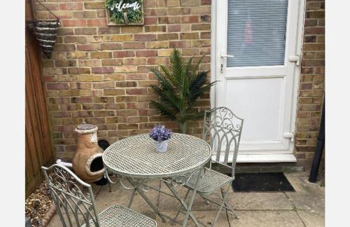 1 Bed Studio - Sleeps 2 - Smoking - Parking - Wifi - Foto 1