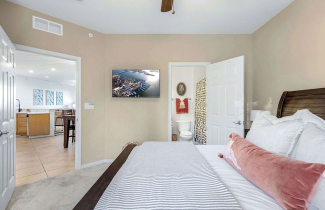 Panoramic Sunset Escape Waterfront Condo for 7! - Photo 8