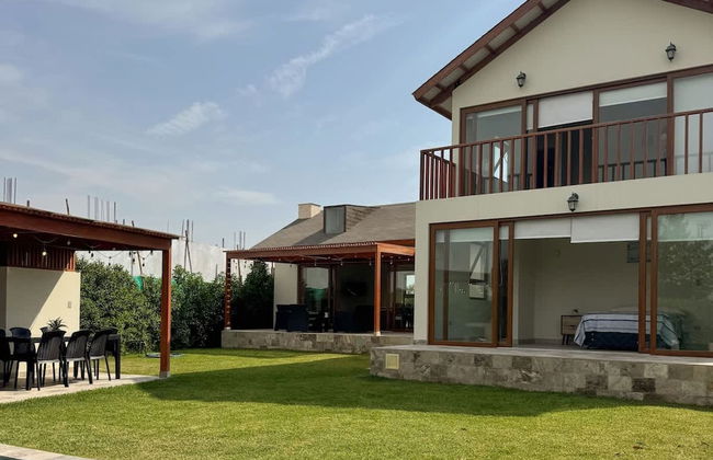 Hop Oasis Hermosa Casa de Playa - Photo 1