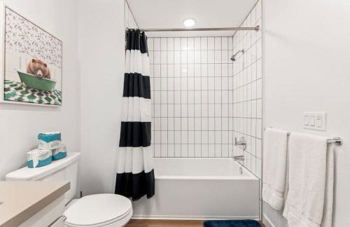 Unique 1-Bedroom DTLA Escape with City Views - Foto 17