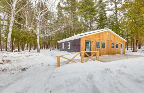 2 Ponds and Trail Access Peaceful Cabin in Calumet! - Foto 1