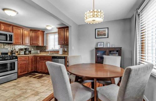 Gorgeous 2 Queen Bedroom Apartment in North Buffalo with 70 inch TV - Foto 16