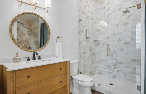 Sanctuary Historic Designer 1BR & Heated Pool - Photo 32