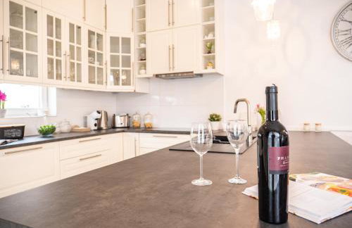 Elegant Hvar town villa with pool - Photo 11