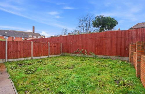 Spacious Ensuite Home near M6 with Driveway Parking - Foto 28