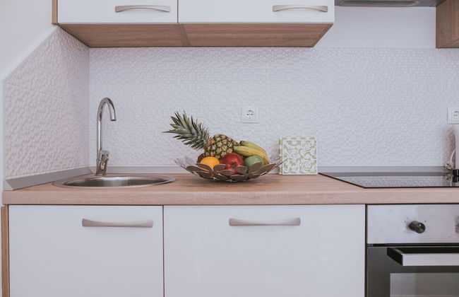 Poolside Hideout Apartments - Photo 23