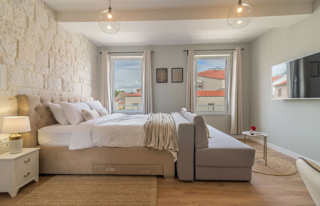 Luxurious Suites Elegance - Photo 28